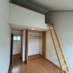 6.0帖洋室 小屋裏収納付きなので季節もの収納など様々な用途に使えます
