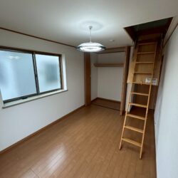 7.2帖洋室 屋根裏収納つき